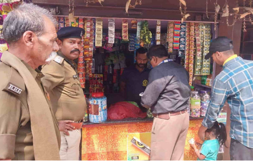 तम्बाकू विक्रेताओं का कटा चालान, वसूला गया जुर्माना 